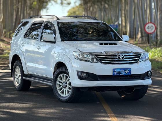 TOYOTA HILUX SW4 3.0 SRV 4X4 7 LUGARES 16V TURBO INTERCOOLER DIESEL 4P AUTOMÁTICO
